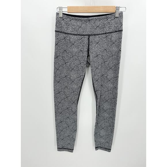 Lululemon Black White Floral Print Pull On Activewear Leggings Women's Size 4 - Picture 1 of 9